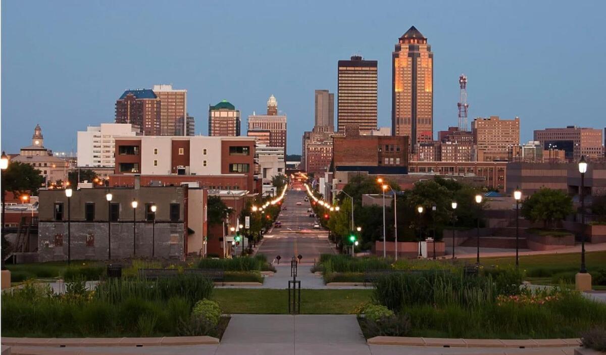 Large Downtown 2Br -Hot Tub-Downtown! Lejlighed Des Moines Eksteriør billede